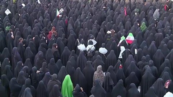 إيران الملايين يؤدون صلاة الجنازة على جسد القائد الشهيد السيد علي الخامنئي في مسجد جمكران إيران الملايين يؤدون صلاة الجنازة على جسد القائد الشهيد السيد علي الخامنئي في مسجد جمكران