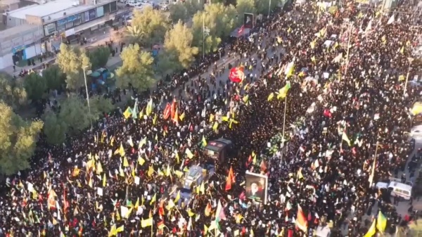 ملايين العراقيين يتوافدون إلى النجف الأشرف للمشاركة في مراسم تشييع الإمام الخامنئي
