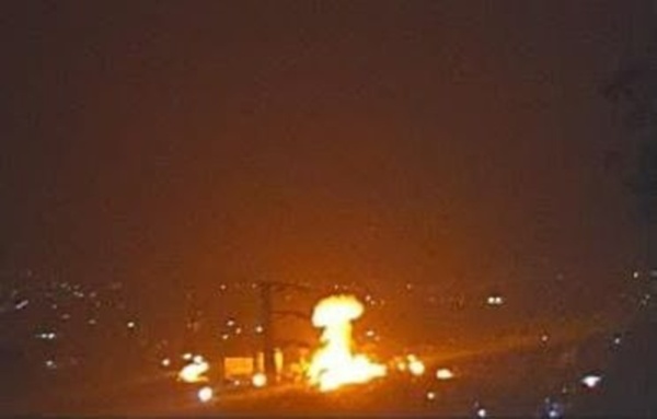 بالفيديو جانب من شن طيران الاحتلال غارة على بلدة صديقين جنوب لبنان بالفيديو جانب من شن طيران الاحتلال غارة على بلدة صديقين جنوب لبنان