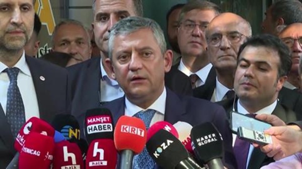 تركيا زعيم المعارضة التركية يعلن تأسيس حزبه الجديد طريقنا هو طريق الوصول الى السلطة تركيا زعيم المعارضة التركية يعلن تأسيس حزبه الجديد طريقنا هو طريق الوصول الى السلطة