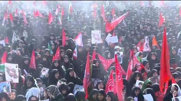 إيران حضور جماهيري حاشد خلال مراسم الوداع الرسمي للقائد الشهيد في طهران إيران حضور جماهيري حاشد خلال مراسم الوداع الرسمي للقائد الشهيد في طهران