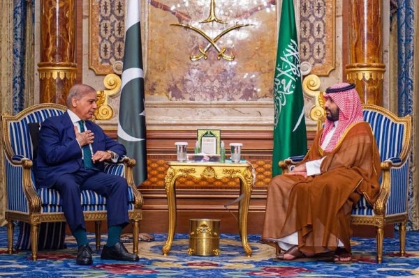 رئيس الوزراء الباكستاني في الرياض بحث في العلاقات الثنائية وتطورات المنطقة