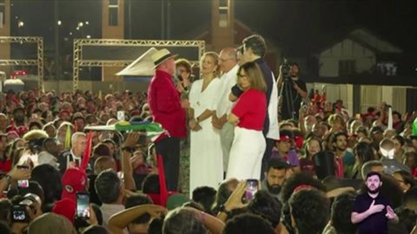 البرازيل لولا يدعو ترامب إلى حل النزاع التجاري ويصف الرسوم الأميركية على البرازيل بأنها بلا أساس