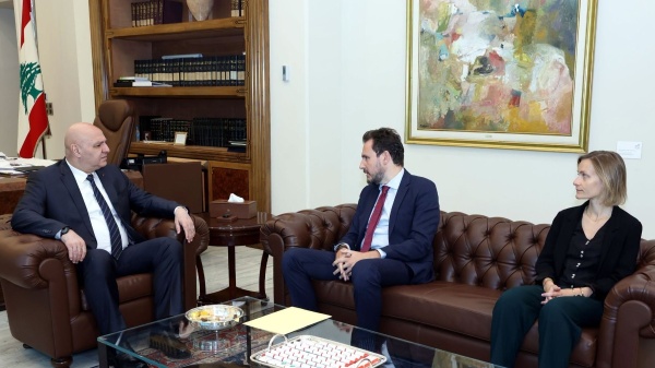 الرئيس عون تسل م دعوة ماكرون لمشاركة لبنان في اجتماع تحضيري لمؤتمر دعم الجيش وقوى الأمن الداخلي في باريس الرئيس عون تسل م دعوة ماكرون لمشاركة لبنان في اجتماع تحضيري لمؤتمر دعم الجيش وقوى الأمن الداخلي في باريس