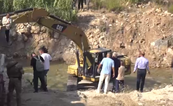 تقارير مصورة وزيرا الأشغال والدفاع يتفقدان الأوضاع في الجنوب