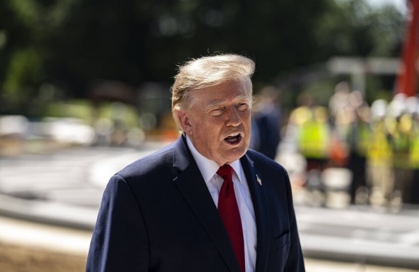 ترامب يهدد الأمريكيين بأن الديمقراطيين سيأخذون أسلحتهم ترامب يهدد الأمريكيين بأن الديمقراطيين سيأخذون أسلحتهم