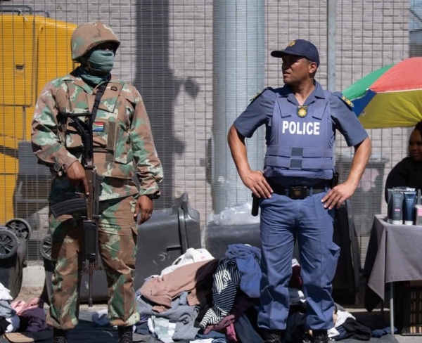 17 قتيلا و15 جريحا بإطلاق نار داخل مقهى في جنوب إفريقيا
