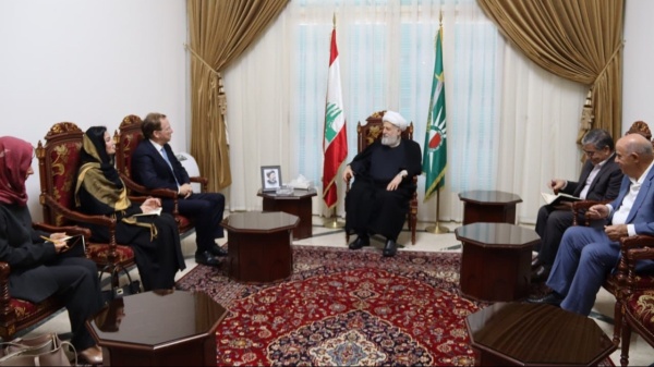 الشيخ الخطيب استقبل السفير الفرنسي المقاومة الفرنسية لم تسل م سلاحها خلال الاحتلال الالماني الشيخ الخطيب استقبل السفير الفرنسي المقاومة الفرنسية لم تسل م سلاحها خلال الاحتلال الالماني