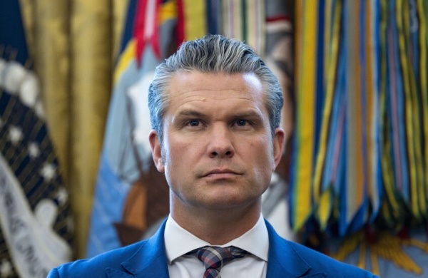 هيغسيث يمدد انتشار القوات الأمريكية في الشرق الأوسط حتى 2027 هيغسيث يمدد انتشار القوات الأمريكية في الشرق الأوسط حتى 2027
