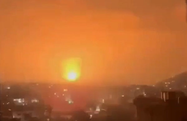 بالفيديو غارات من الطيران الحربي الاسرائيلي تستهدف منطقتي علي الطاهر والدبشة في جنوب لبنان بالفيديو غارات من الطيران الحربي الاسرائيلي تستهدف منطقتي علي الطاهر والدبشة في جنوب لبنان