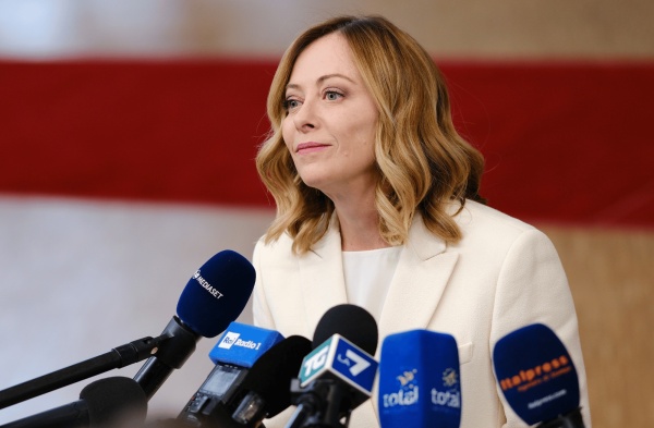 ايطاليا ميلوني تعلن عزم حكومتها حظر البرقع والنقاب في المدارس وتحديد عدد الطلاب الأجانب في الصفوف ايطاليا ميلوني تعلن عزم حكومتها حظر البرقع والنقاب في المدارس وتحديد عدد الطلاب الأجانب في الصفوف
