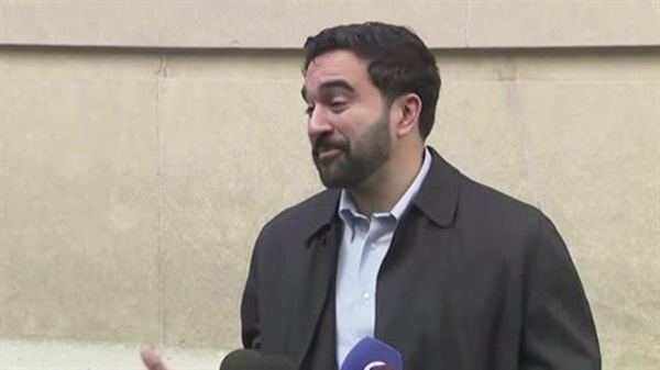 أمريكا رئيس بلدية نيويورك يدلي بصوته المبكر قبل الانتخابات النصفية أمريكا رئيس بلدية نيويورك يدلي بصوته المبكر قبل الانتخابات النصفية
