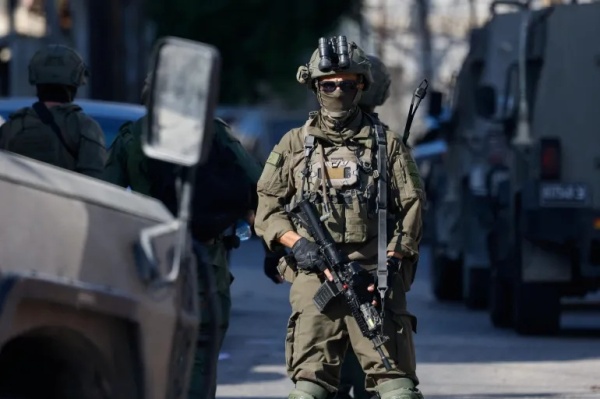 الاحتلال يعتقل 23 فلسطيني ا في الضفة بينهم شابة وأسرى محررون الاحتلال يعتقل 23 فلسطيني ا في الضفة بينهم شابة وأسرى محررون