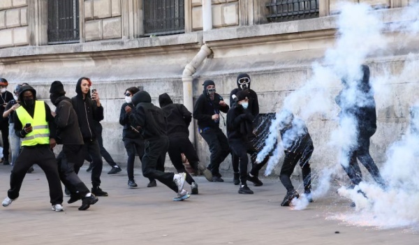 وزير الداخلية الفرنسي توقيف أكثر من 1800 شخص خلال الاحتجاجات