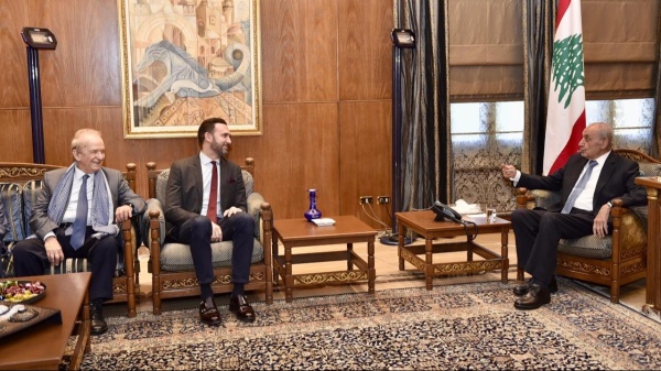 بري يبحث مع جنبلاط وخطيب زادة المستجدات السياسية والميدانية ويتابع مع الصدي أوضاع الكهرباء بري يبحث مع جنبلاط وخطيب زادة المستجدات السياسية والميدانية ويتابع مع الصدي أوضاع الكهرباء