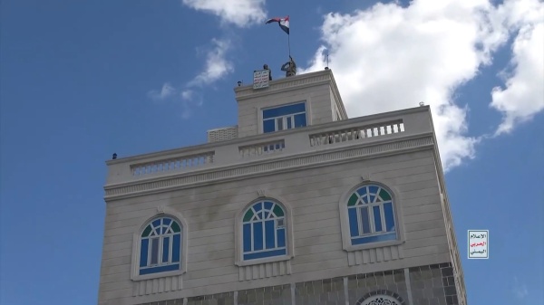 اليمن مشاهد من طرد القوات الموالية للسعودية من منزل العليمي اليمن مشاهد من طرد القوات الموالية للسعودية من منزل العليمي