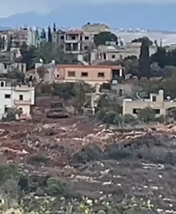 بالفيديو تحرك آليات العدو في بلدة زوطر الشرقية بالفيديو تحرك آليات العدو في بلدة زوطر الشرقية