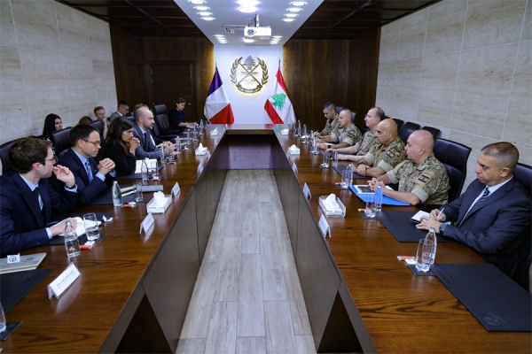 هيكل يبحث مع وفد وزاري فرنسي تعزيز التعاون العسكري وبدائل مرحلة ما بعد اليونيفيل هيكل يبحث مع وفد وزاري فرنسي تعزيز التعاون العسكري وبدائل مرحلة ما بعد اليونيفيل