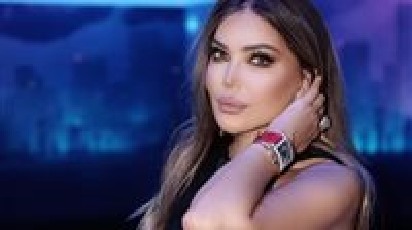 بسبب غارة إسرائيلية الفنانة اللبنانية مي الحريري تستغيث انتشلوا أختي من الأنقاض بسبب غارة إسرائيلية الفنانة اللبنانية مي الحريري تستغيث انتشلوا أختي من الأنقاض