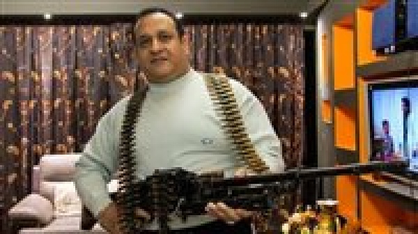 النيابة العامة عثر بمنزل نخنوخ على 10 قطع أثرية وألف طلقة و15 جهاز اتصال غير مرخص النيابة العامة عثر بمنزل نخنوخ على 10 قطع أثرية وألف طلقة و15 جهاز اتصال غير مرخص