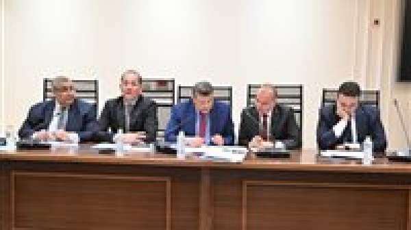 وزير المالية ورئيس خطة النواب يؤكدان عدم صحة فرض رسوم إضافية على مغادرة الدولة وزير المالية ورئيس خطة النواب يؤكدان عدم صحة فرض رسوم إضافية على مغادرة الدولة
