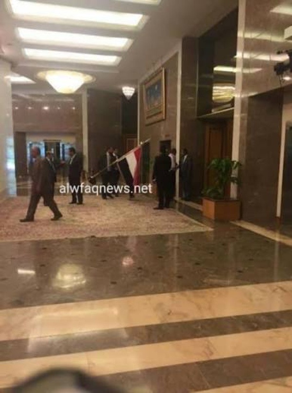 صحيفة الاستخبارات السعودية تحذف فقرة من مقال افتتاحي تضمن حل الشرعية في اليمن