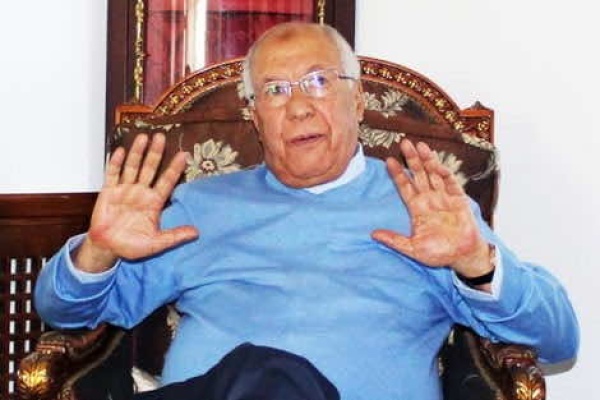 صلاة الجمعة تجر امحمد الخليفة إلى القضاء الدستوري سنة 1993 صلاة الجمعة تجر امحمد الخليفة إلى القضاء الدستوري سنة 1993