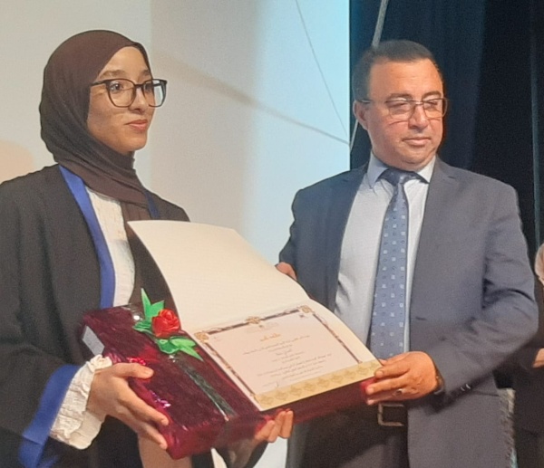 الكاتب العام لعمالة سطات يترأس حفل التميز السنوي وتتويج فتيحة السحيمي بالرتبة الأولى جهويا في اللغة الأمازيغية