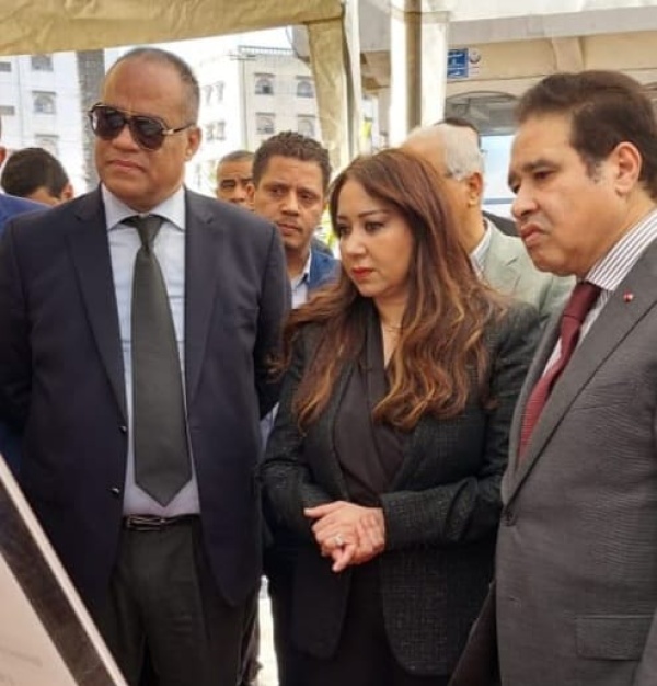 السيدة القوية بمقاطعة سباتة تضع الرئيس في مواجهة العامل السيدة القوية بمقاطعة سباتة تضع الرئيس في مواجهة العامل