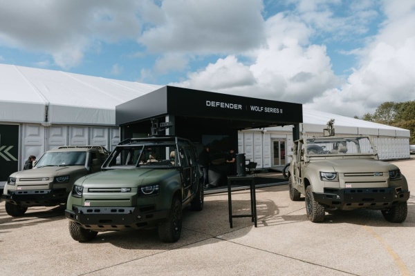 تكشف شركة jlr النقاب عن سيارة defender العسكرية الجديدة لتحل محل سيارات land rover القديمة تكشف شركة jlr النقاب عن سيارة defender العسكرية الجديدة لتحل محل سيارات land rover القديمة