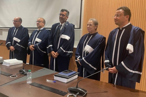 أطروحة تناقش الذكاء الاصطناعي والإدارة أطروحة تناقش الذكاء الاصطناعي والإدارة