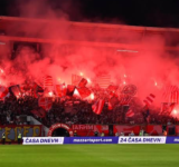 بعد رفعها العلم الصهيوني جماهير النجم الأحمر تهاجم ممثلة هبوعيل بعد رفعها العلم الصهيوني جماهير النجم الأحمر تهاجم ممثلة هبوعيل
