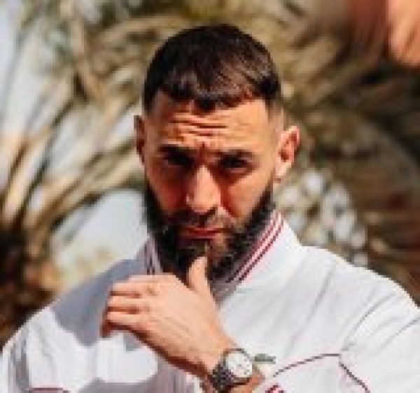 بنزيما يوجه رسالة إلى الشعب الجزائري بنزيما يوجه رسالة إلى الشعب الجزائري