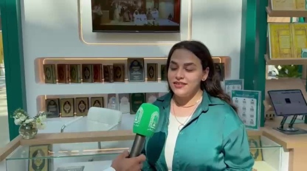 فتاة سورية الواقع الافتراضي في ركن الشؤون الإسلامية جعلني أعيش حلم زيارة الحرم المكي
