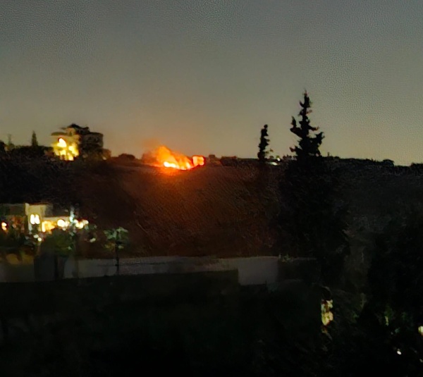 بالصورة العدو يضرم النيران في الأطراف الشمالية الغربية لبلدة حداثا بالصورة العدو يضرم النيران في الأطراف الشمالية الغربية لبلدة حداثا