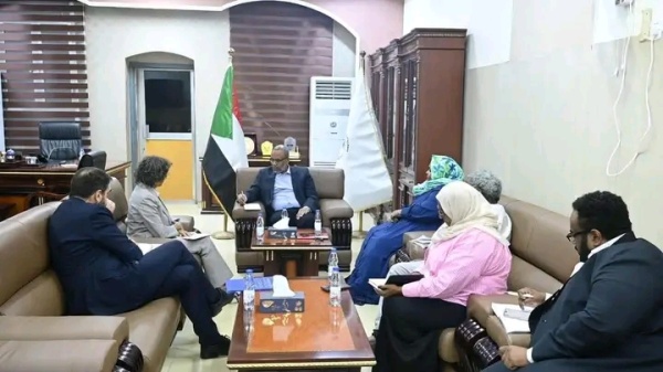 وزير الصحة يلتقي مجموعة من المنظمات للعمل علي مشاريع مشتركة