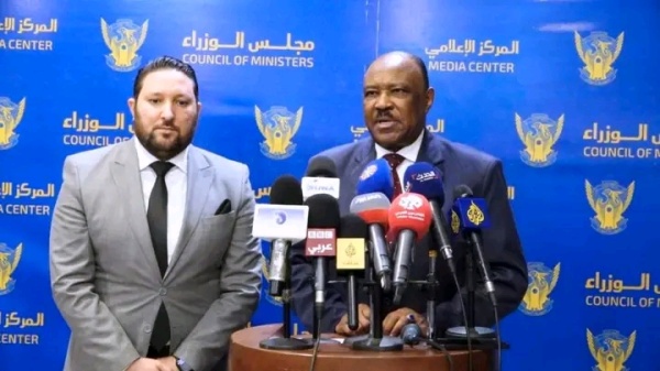الخرطوم تستقبل وفد مجلس السلم والأمن الأفريقي بترحيب رسمى الخرطوم تستقبل وفد مجلس السلم والأمن الأفريقي بترحيب رسمى
