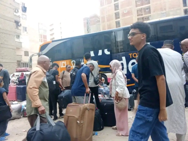 لجنة الأمل تواصل تفويج السودانيين الراغبين في العودة للبلاد من الإسكندرية لجنة الأمل تواصل تفويج السودانيين الراغبين في العودة للبلاد من الإسكندرية
