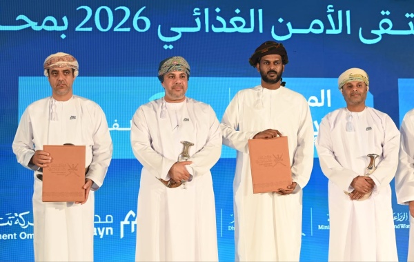 توقيع 10 عقود حق انتفاع زراعية بقيمة استثمارية تتجاوز مليوني ريال بظفار توقيع 10 عقود حق انتفاع زراعية بقيمة استثمارية تتجاوز مليوني ريال بظفار