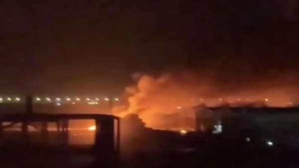 اليمن مقتل 10 جنود وإصابة 9 في انفجار مخزن ذخيرة في عدن اليمن مقتل 10 جنود وإصابة 9 في انفجار مخزن ذخيرة في عدن