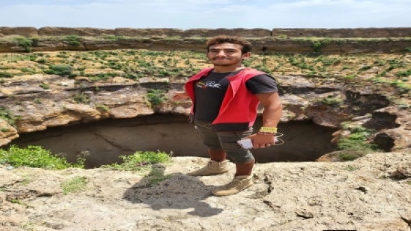 اليمن الدفاع المدني ينتشل جثمان سبايدر مان اليمن بعد سقوطه في فوهة بركانية بالضالع اليمن الدفاع المدني ينتشل جثمان سبايدر مان اليمن بعد سقوطه في فوهة بركانية بالضالع