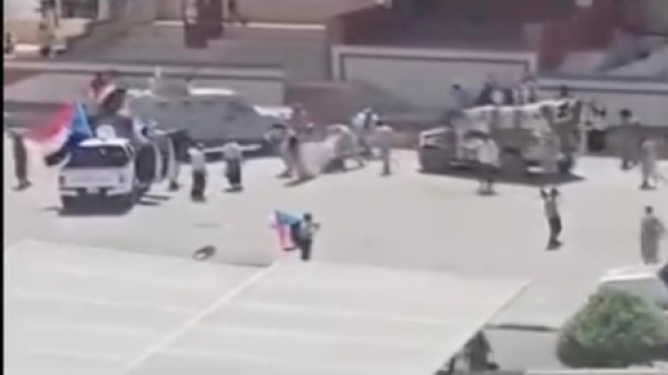 اليمن سماع دوي إطلاق نار في محيط ساحة العروض بعدن اليمن سماع دوي إطلاق نار في محيط ساحة العروض بعدن