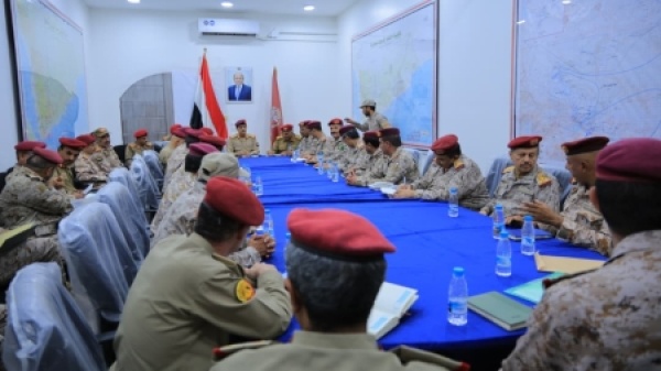 اليمن وزير الدفاع يترأس اجتماعا موسعا للقيادات العسكرية في مأرب اليمن وزير الدفاع يترأس اجتماعا موسعا للقيادات العسكرية في مأرب