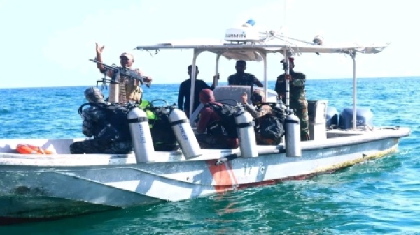 اليمن خفر السواحل تنتشل جثة غريق وتنقذ شخصين آخرين في سواحل المكلا اليمن خفر السواحل تنتشل جثة غريق وتنقذ شخصين آخرين في سواحل المكلا
