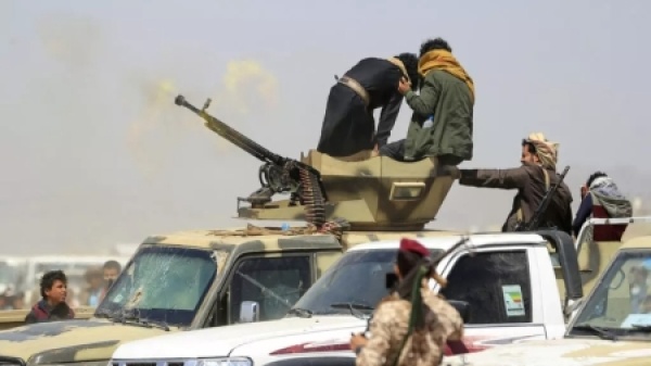 اليمن مقتل 14 جندي من القوات الحكومية بهجوم حوثي يعيد جبهة الحديدة إلى الواجهة اليمن مقتل 14 جندي من القوات الحكومية بهجوم حوثي يعيد جبهة الحديدة إلى الواجهة