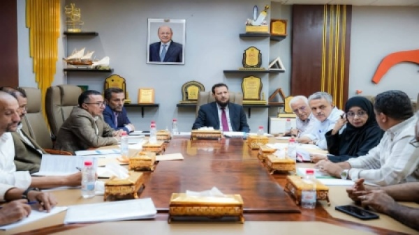 اليمن سلطات عدن تقر حزمة مشاريع لترميم الطرق وإنشاء محطات لتحلية المياه اليمن سلطات عدن تقر حزمة مشاريع لترميم الطرق وإنشاء محطات لتحلية المياه