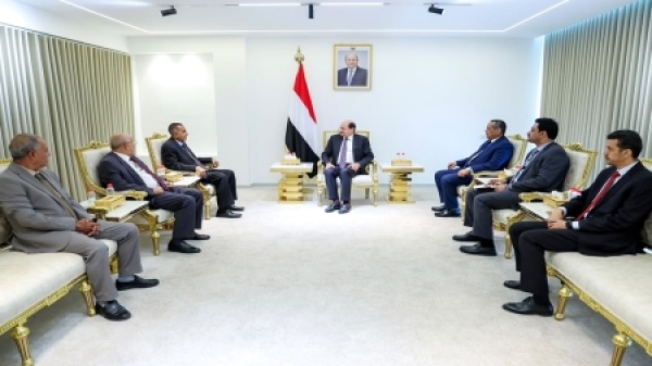 اليمن الزنداني يشدد على الشفافية في أول لقاء مع لجنة المناقصات والمزايدات الجديدة اليمن الزنداني يشدد على الشفافية في أول لقاء مع لجنة المناقصات والمزايدات الجديدة