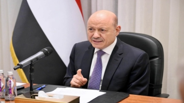 اليمن العليمي يترأس اجتماعا أمنيا موسعا ويؤكد التمسك بإنهاء الانقلاب وحق الدولة في إدارة أجوائها اليمن العليمي يترأس اجتماعا أمنيا موسعا ويؤكد التمسك بإنهاء الانقلاب وحق الدولة في إدارة أجوائها