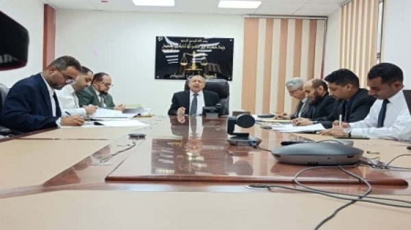 اليمن مجلس القضاء الأعلى يعيد تشكيل الدائرة المدنية بالمحكمة العليا ويحيل 12 قاضيا للمحاسبة اليمن مجلس القضاء الأعلى يعيد تشكيل الدائرة المدنية بالمحكمة العليا ويحيل 12 قاضيا للمحاسبة