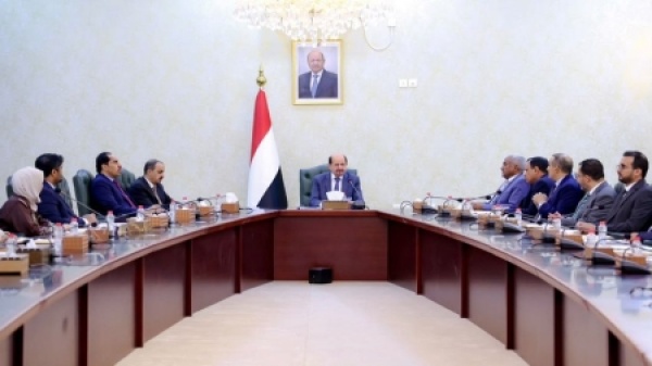 اليمن الحكومة تتمسك بالسيادة الجوية وتعلن خطة تنموية جديدة وسط توترات ميدانية اليمن الحكومة تتمسك بالسيادة الجوية وتعلن خطة تنموية جديدة وسط توترات ميدانية